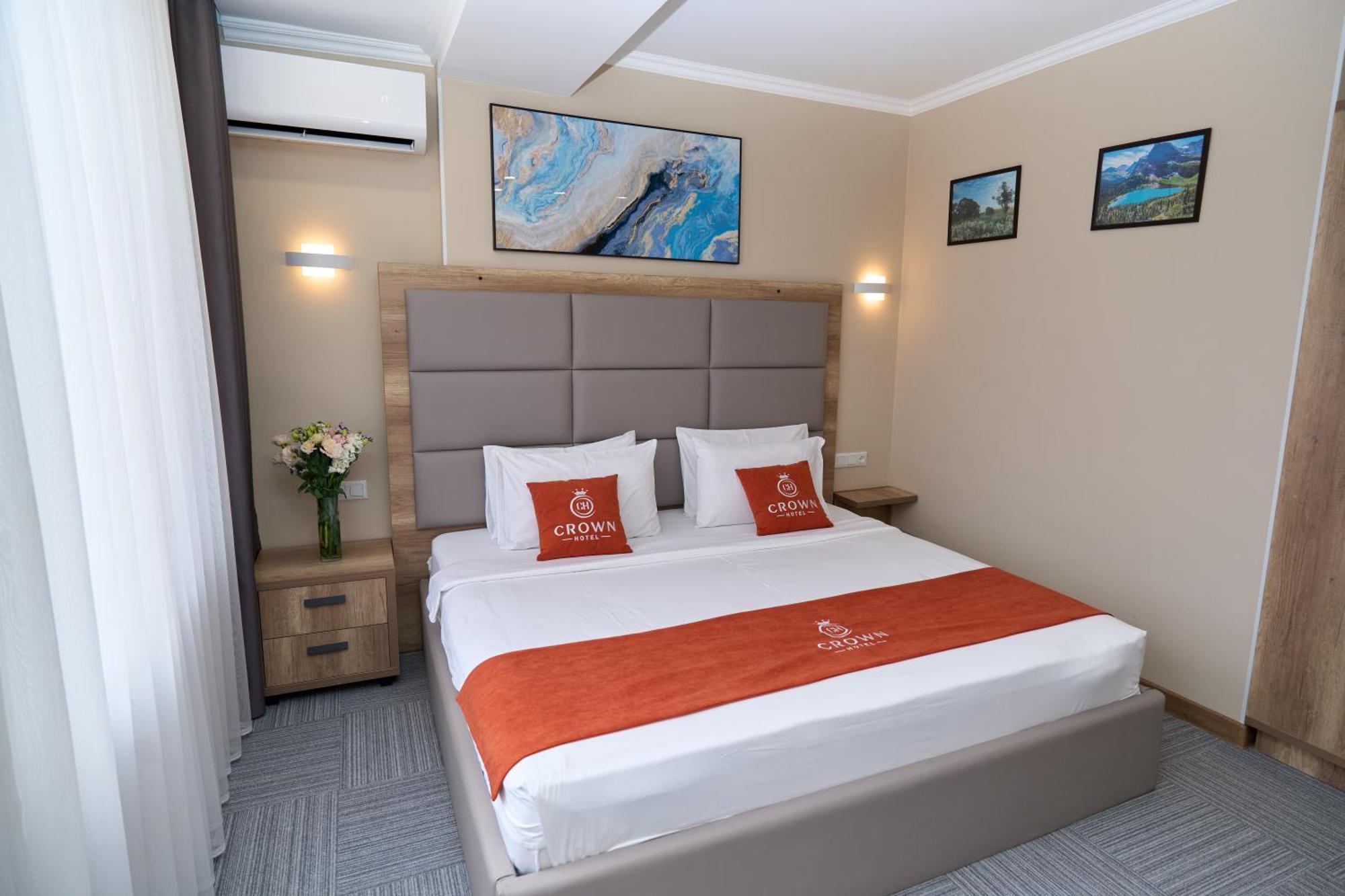 Crown Hotel بيشكيك المظهر الخارجي الصورة