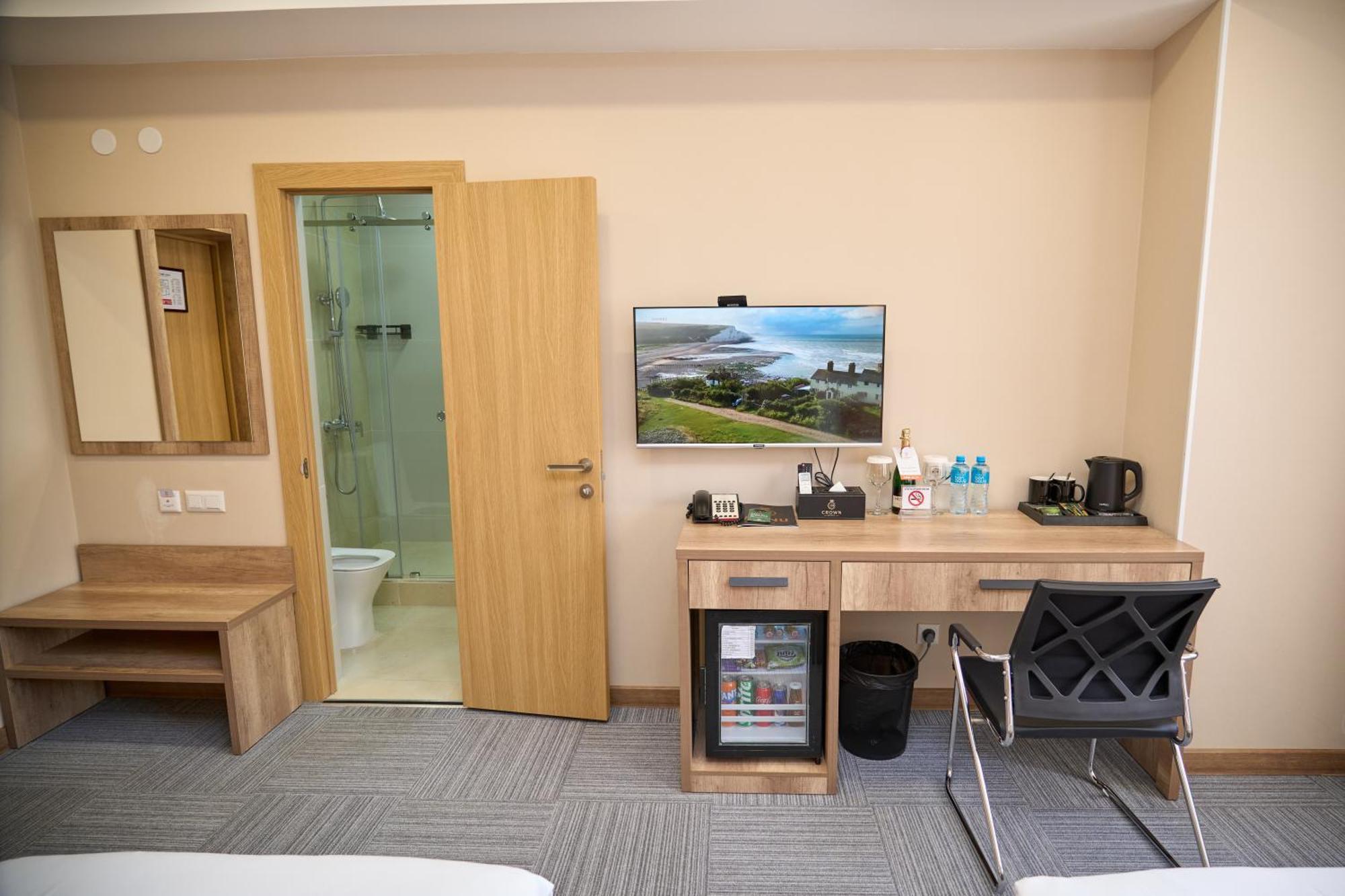 Crown Hotel بيشكيك المظهر الخارجي الصورة