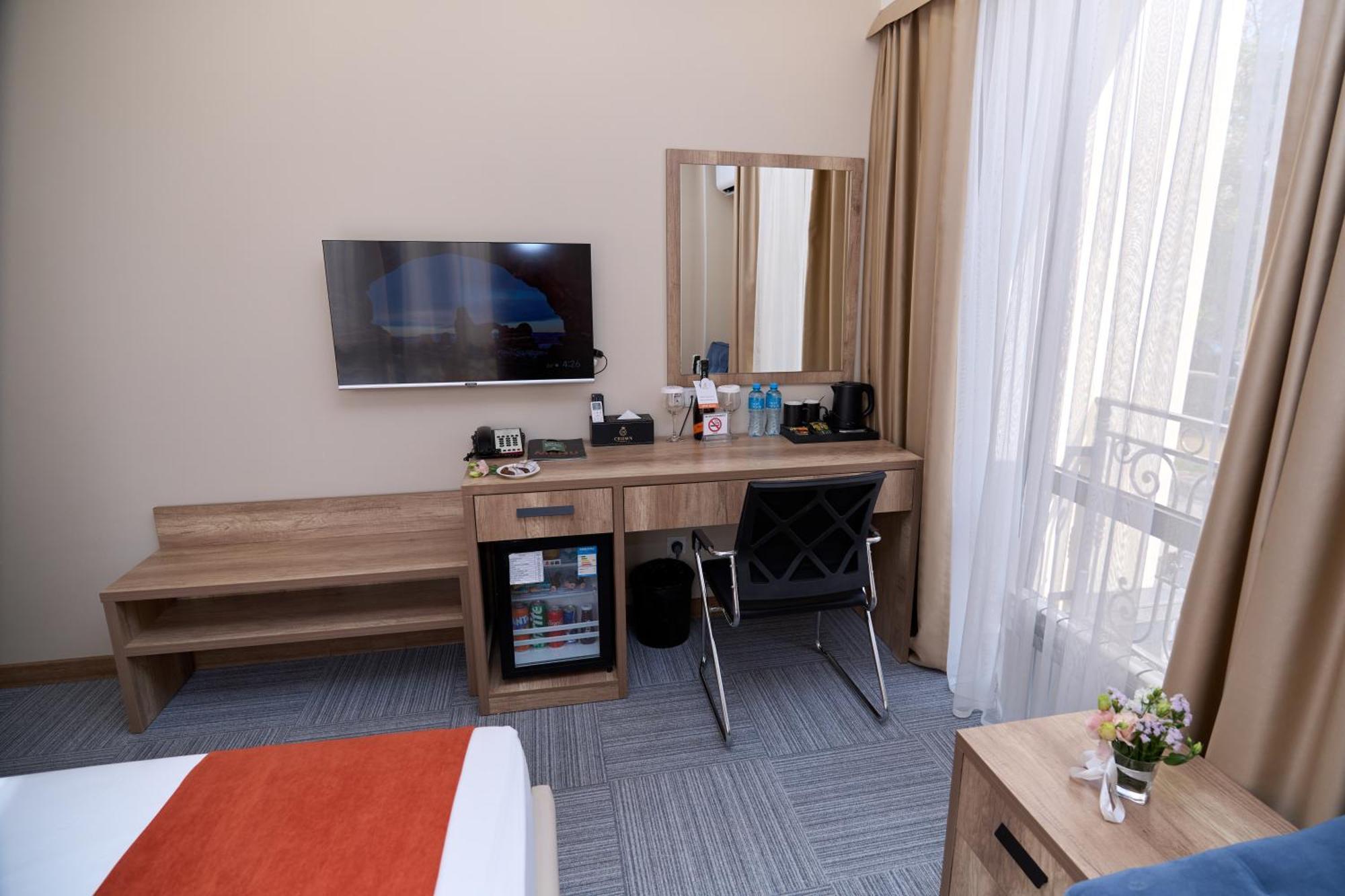 Crown Hotel بيشكيك المظهر الخارجي الصورة