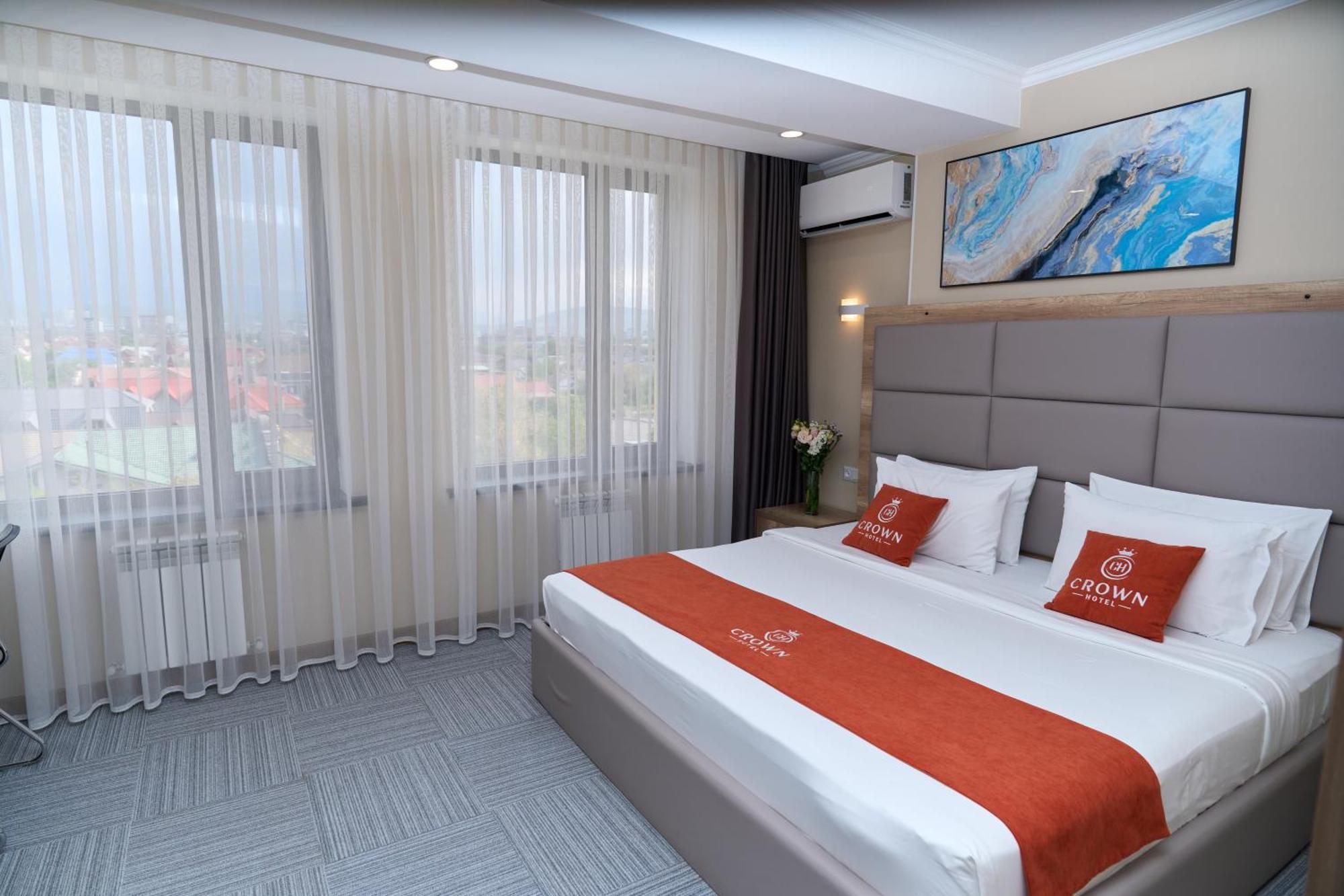 Crown Hotel بيشكيك المظهر الخارجي الصورة