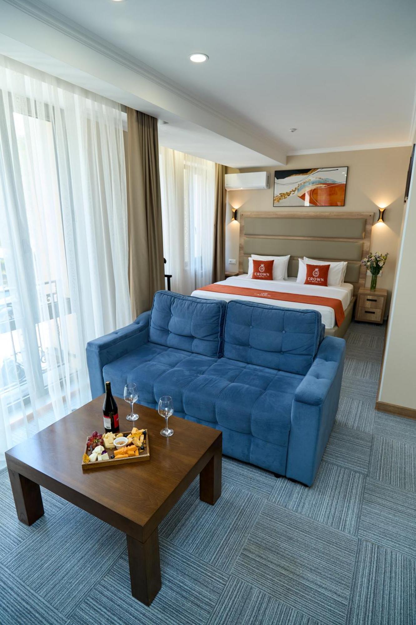 Crown Hotel بيشكيك المظهر الخارجي الصورة