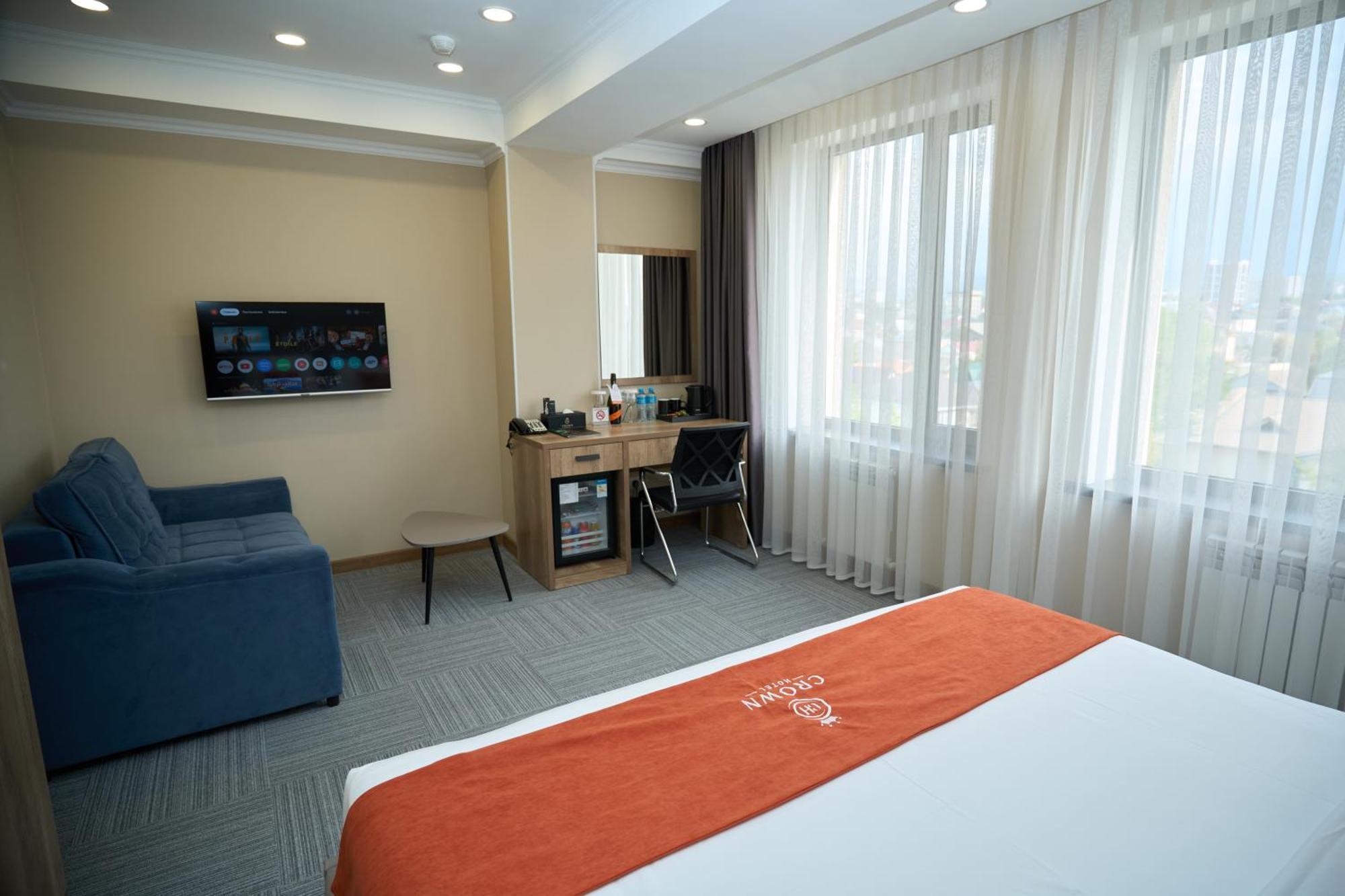 Crown Hotel بيشكيك المظهر الخارجي الصورة