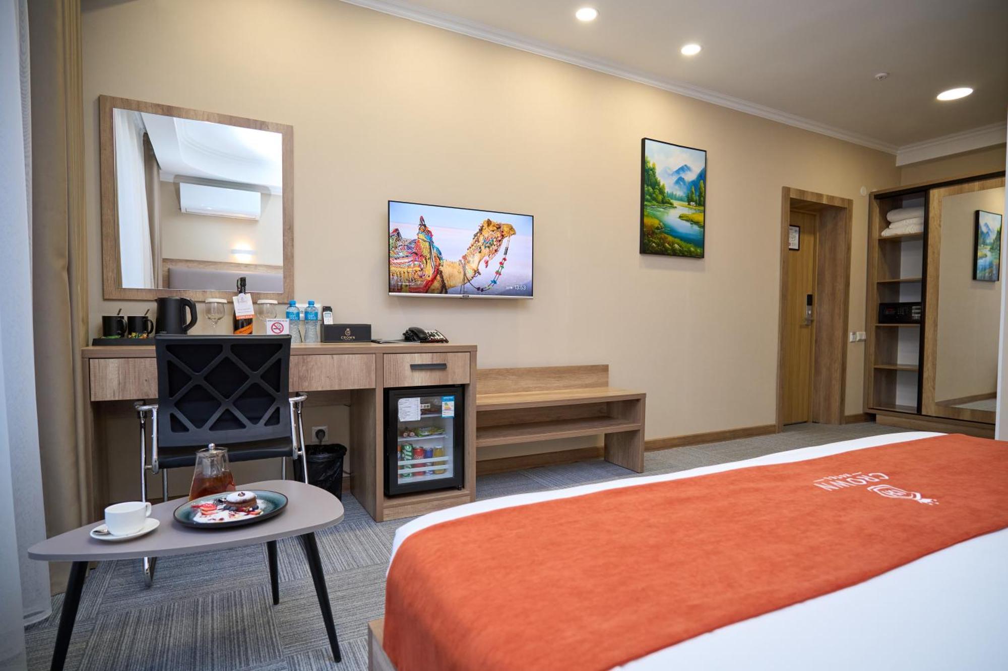 Crown Hotel بيشكيك المظهر الخارجي الصورة