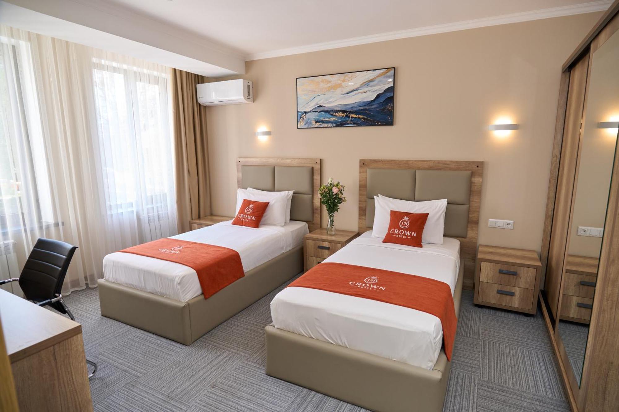 Crown Hotel بيشكيك المظهر الخارجي الصورة