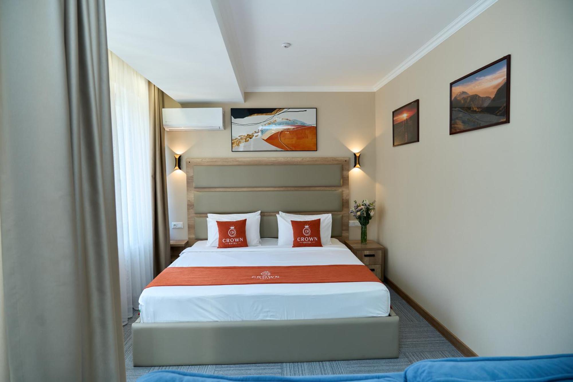 Crown Hotel بيشكيك المظهر الخارجي الصورة