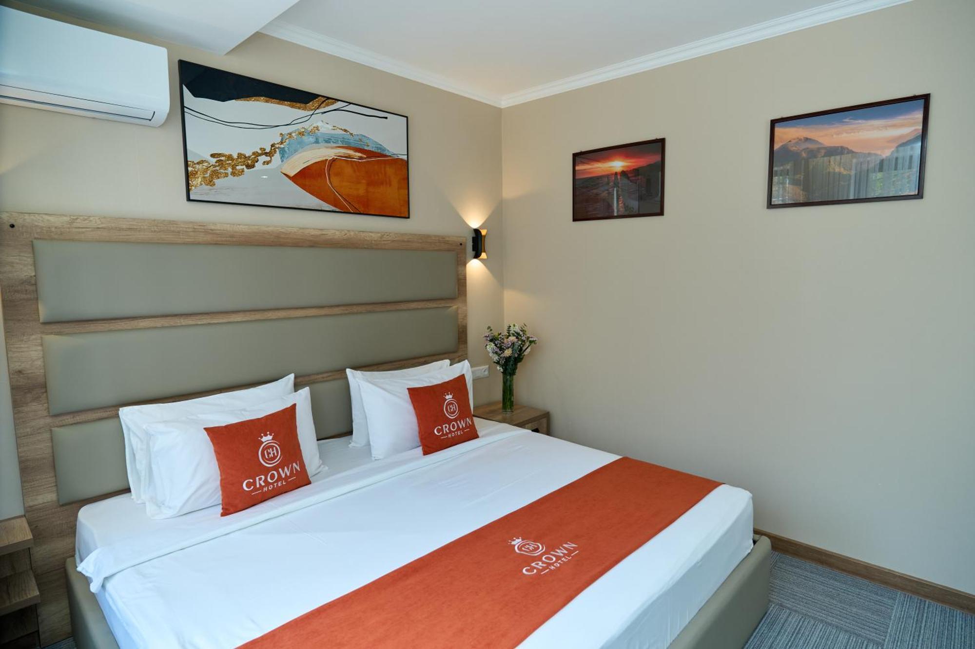Crown Hotel بيشكيك المظهر الخارجي الصورة
