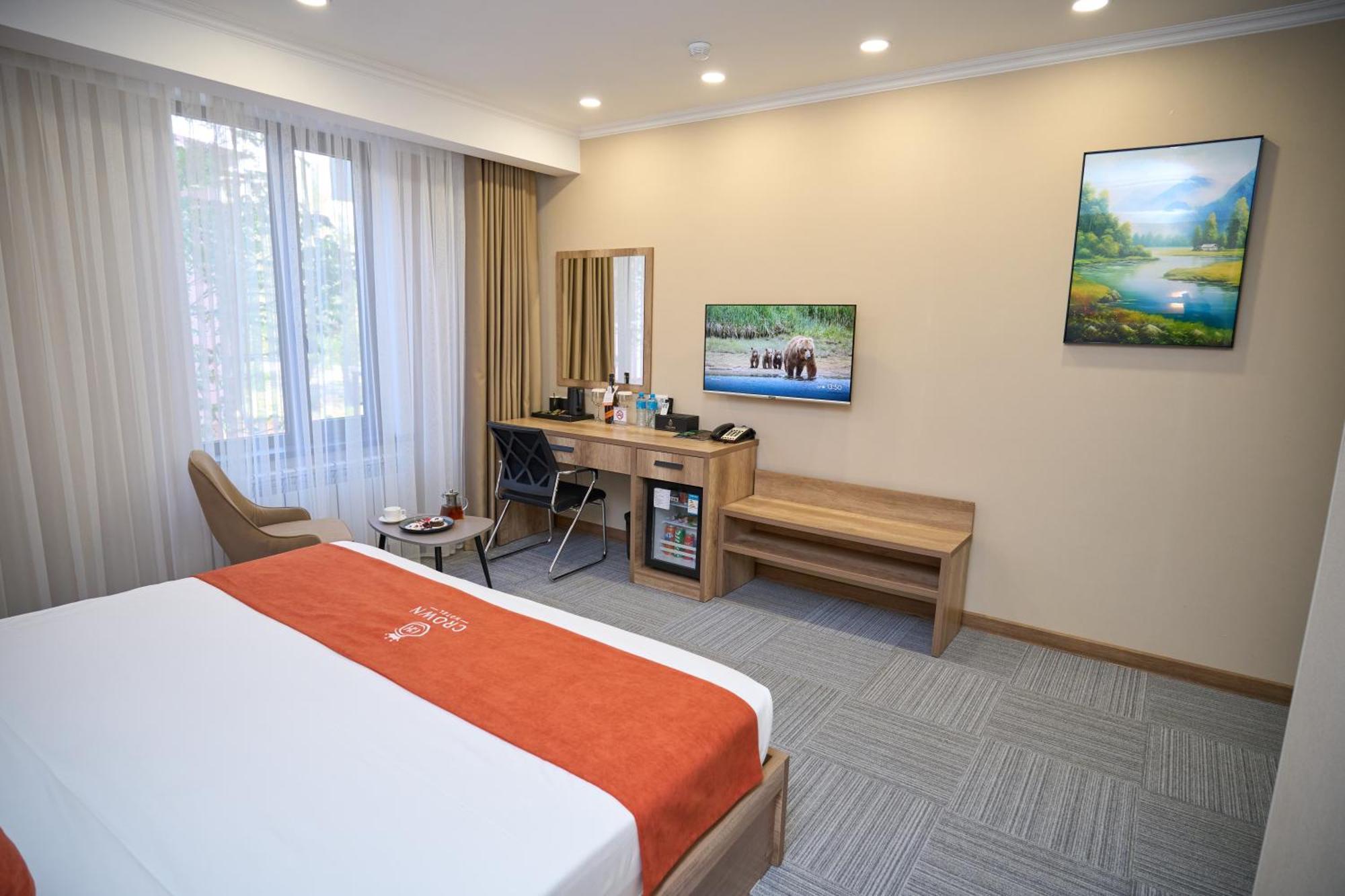 Crown Hotel بيشكيك المظهر الخارجي الصورة