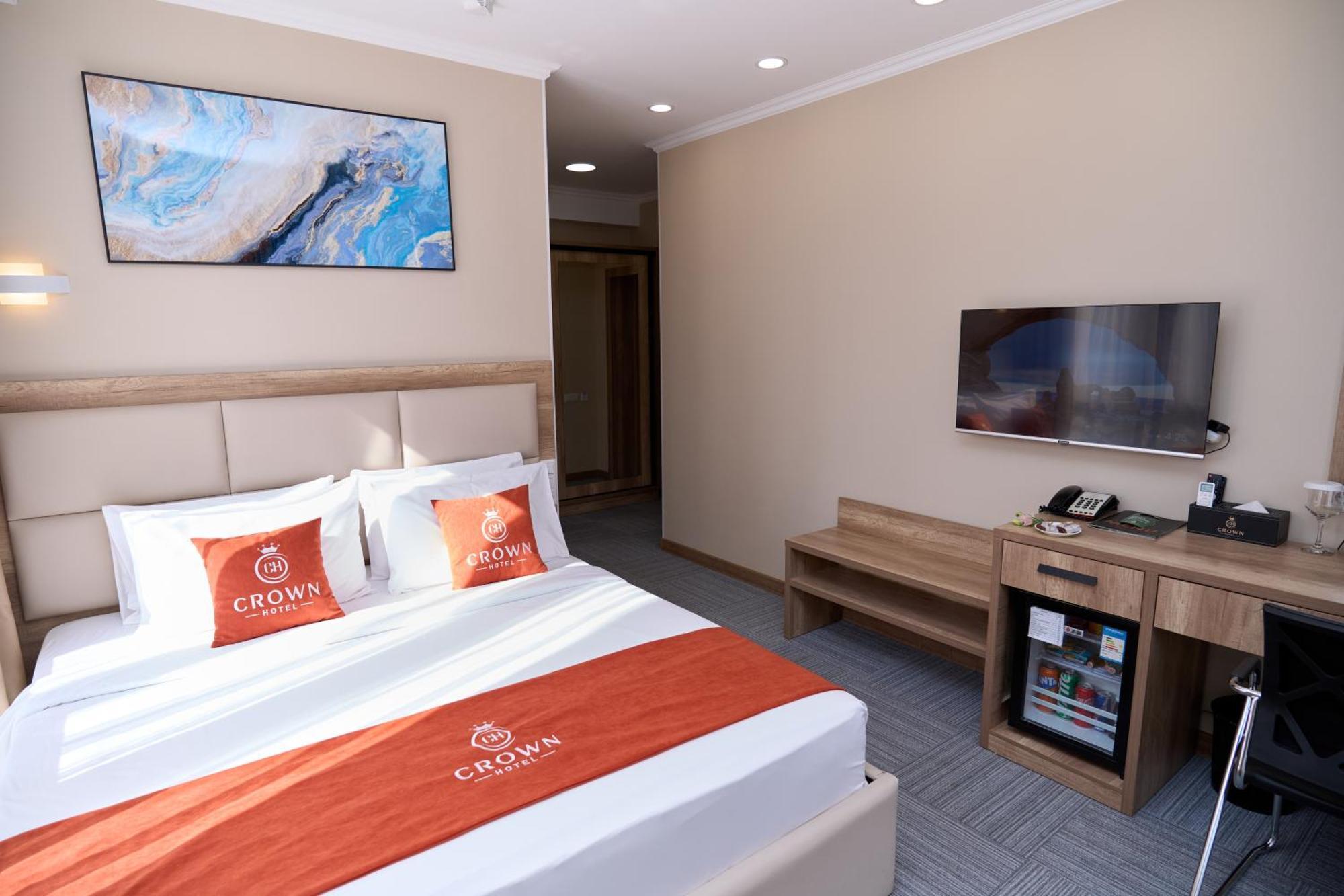 Crown Hotel بيشكيك المظهر الخارجي الصورة