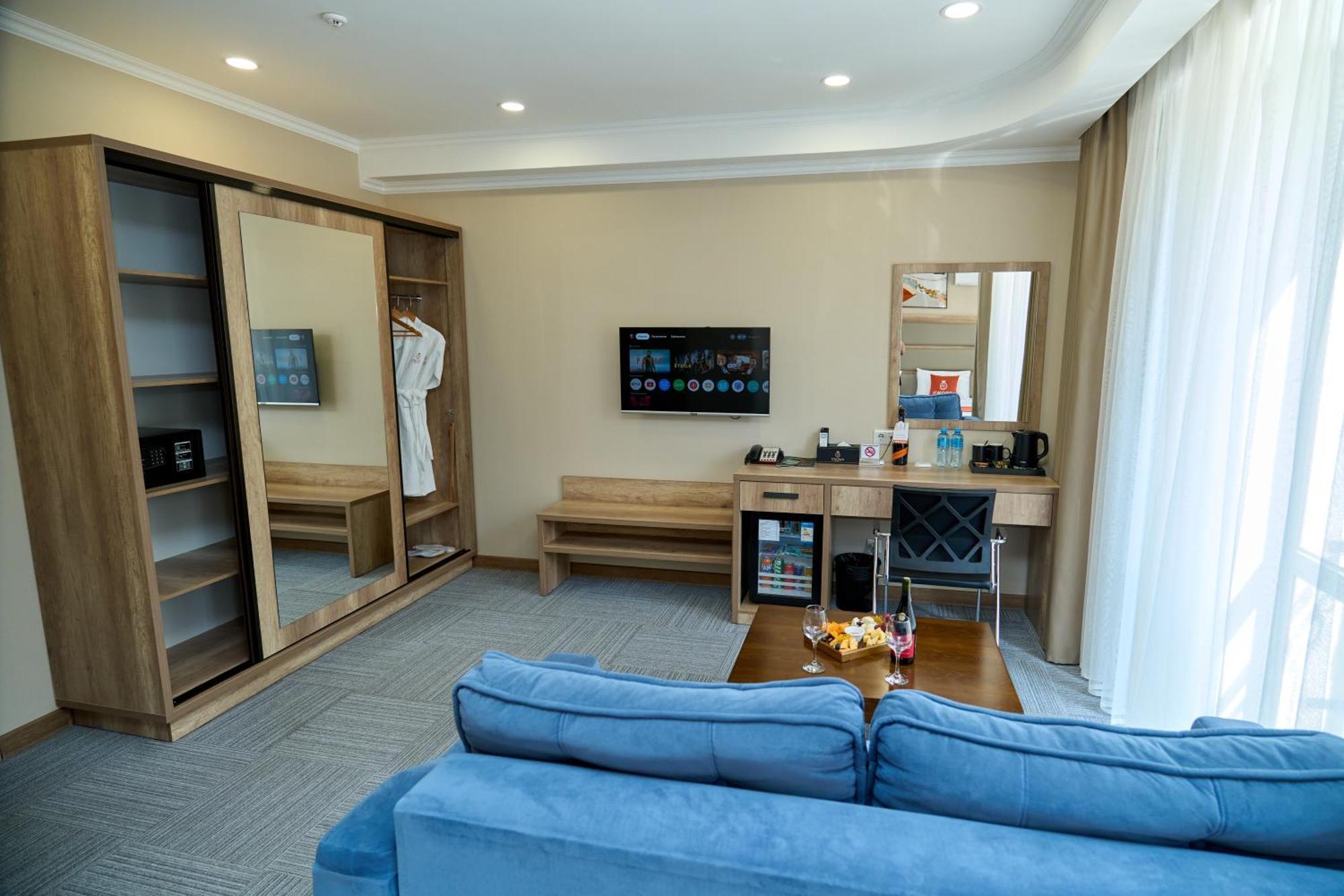 Crown Hotel بيشكيك المظهر الخارجي الصورة