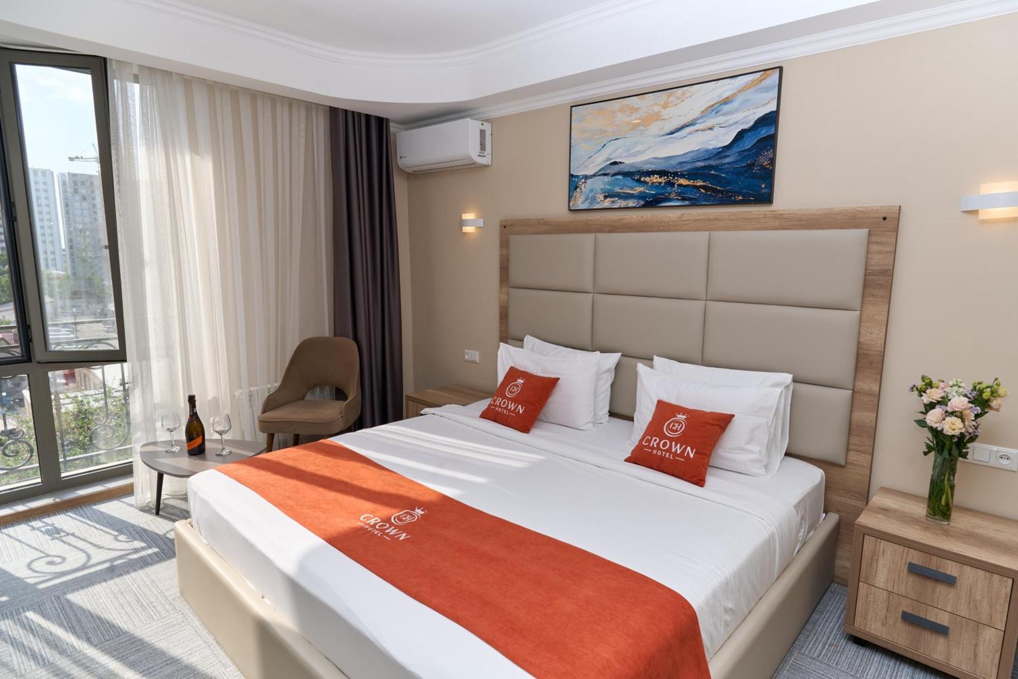 Crown Hotel بيشكيك المظهر الخارجي الصورة