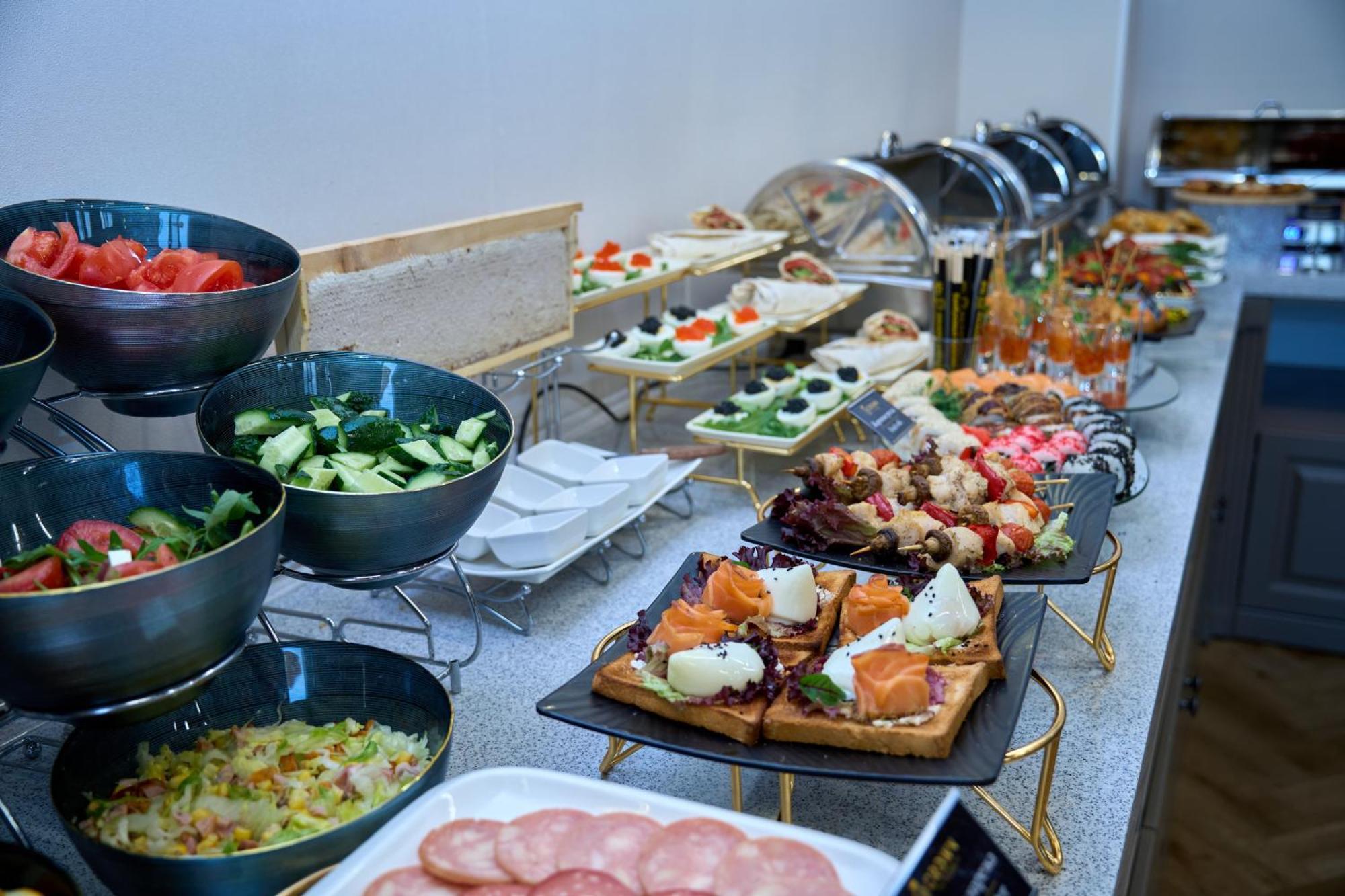 Crown Hotel بيشكيك المظهر الخارجي الصورة