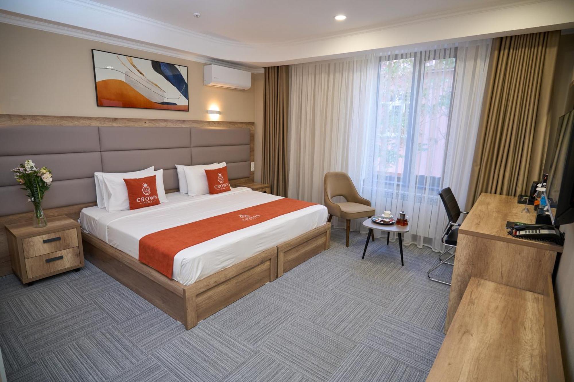 Crown Hotel بيشكيك المظهر الخارجي الصورة